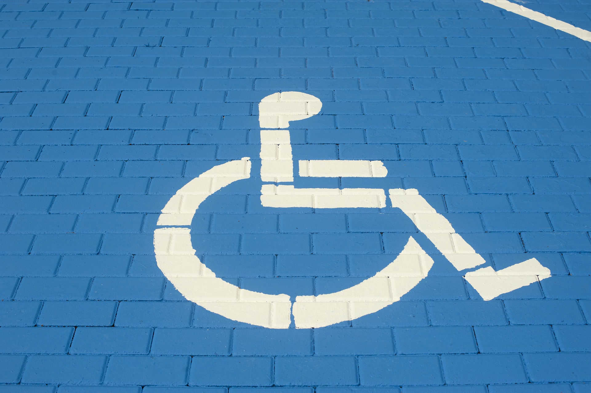 the-dos-and-don-ts-of-handicap-parking-signs-ada-central-signs